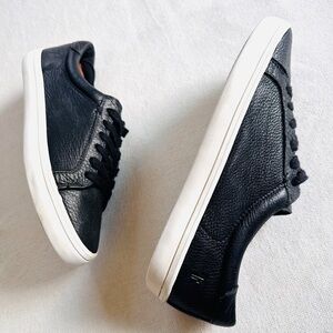 FRYE Kerry Black Pebbled Leather Low Sneaker | Ivy Astor Women’s 9